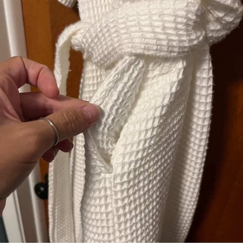 Pottery Barn  White Waffle Women’s Robe size large. 100% cotton. - Picture 3 of 7